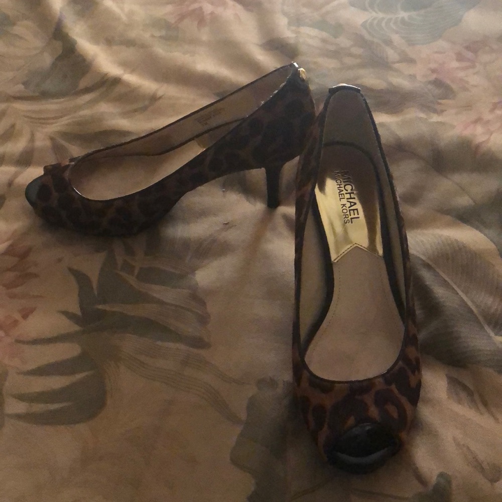 Michael Kors Peep Toe Leopard Print Pumps 7M